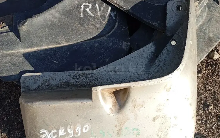 Брызговик правый за 10 000 тг. в Алматы