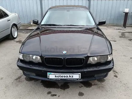 BMW 740 1998 года за 4 500 000 тг. в Алматы