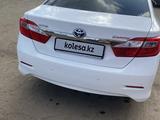 Toyota Camry 2014 года за 8 500 000 тг. в Уральск – фото 2