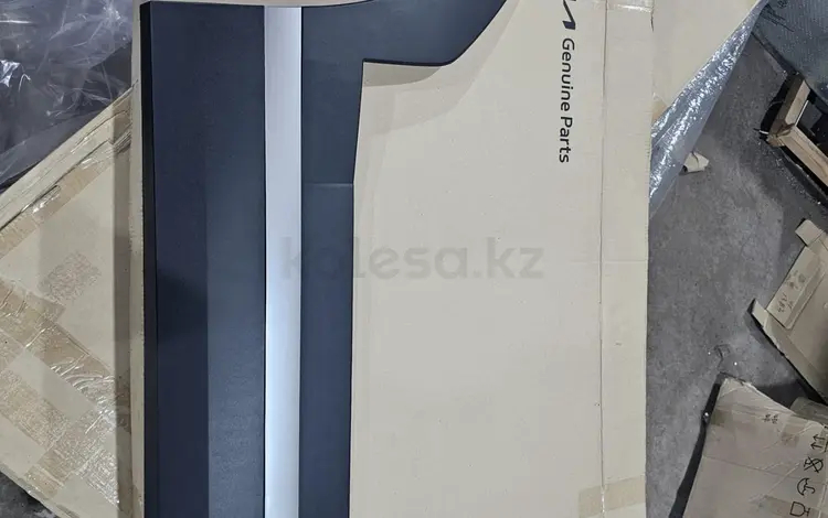 Накладка задней правой двери HYUNDAI SANTA FE MX5 2024- за 5 000 тг. в Костанай