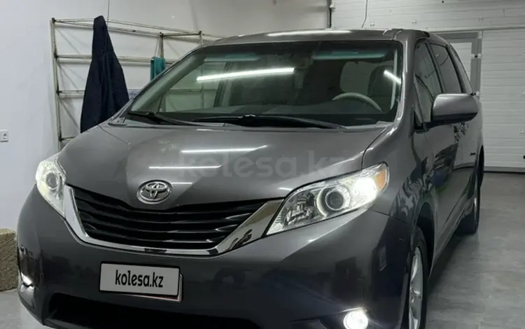 Toyota Sienna 2012 годаfor7 000 000 тг. в Атырау