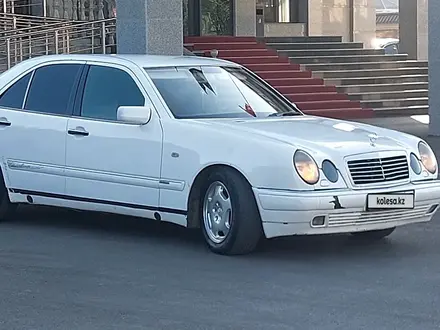 Mercedes-Benz E 320 1997 года за 2 800 000 тг. в Шымкент