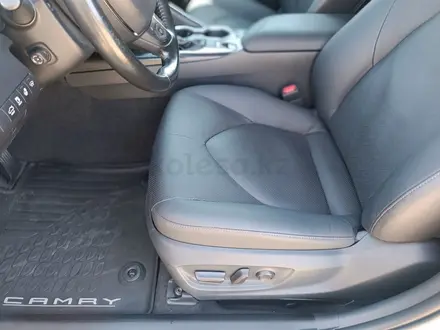 Toyota Camry 2022 года за 15 500 000 тг. в Алматы – фото 23