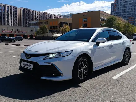 Toyota Camry 2022 года за 15 500 000 тг. в Алматы – фото 4