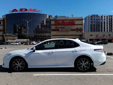 Toyota Camry 2022 года за 15 500 000 тг. в Алматы – фото 5