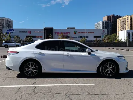 Toyota Camry 2022 года за 15 500 000 тг. в Алматы – фото 8