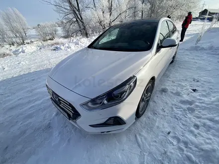 Hyundai Sonata 2017 года за 9 500 000 тг. в Уральск – фото 2