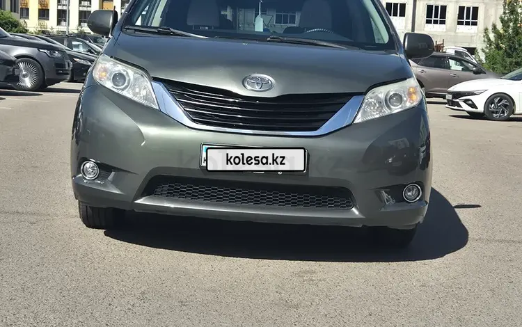 Toyota Sienna 2013 года за 12 000 000 тг. в Алматы