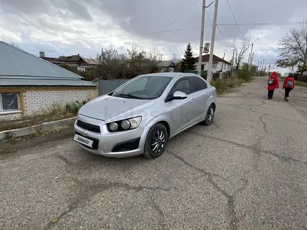 Chevrolet Aveo 2014 года за 2 150 000 тг. в Семей – фото 3