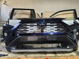 Передний бампер на Раф4 RAV4 оригинал за 400 000 тг. в Алматы