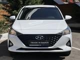 Hyundai Accent 2022 года за 6 490 000 тг. в Караганда – фото 2