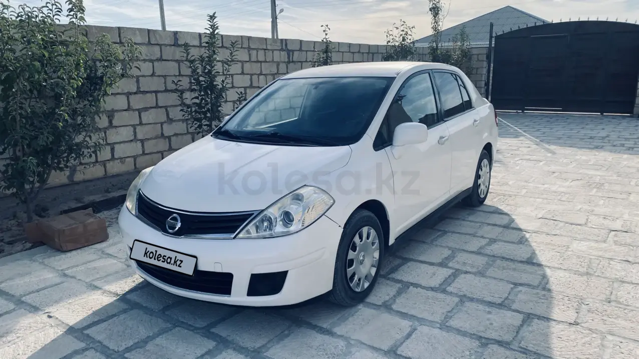 Nissan Versa, 2011