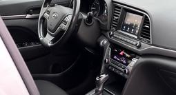 Hyundai Elantra 2018 года за 4 500 000 тг. в Актау – фото 4