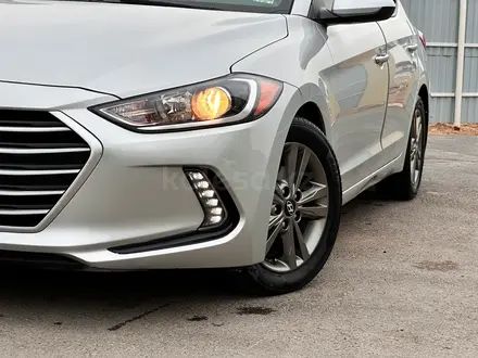 Hyundai Elantra 2018 года за 4 500 000 тг. в Актау – фото 2