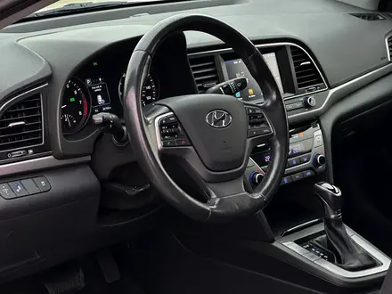 Hyundai Elantra 2018 года за 4 500 000 тг. в Актау – фото 6