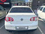 Volkswagen Passat 2010 года за 5 700 000 тг. в Атырау – фото 2