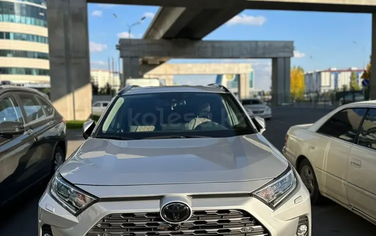 Toyota RAV4 2020 годаүшін19 000 000 тг. в Астана