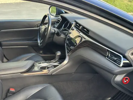 Toyota Camry 2018 года за 13 300 000 тг. в Павлодар – фото 12