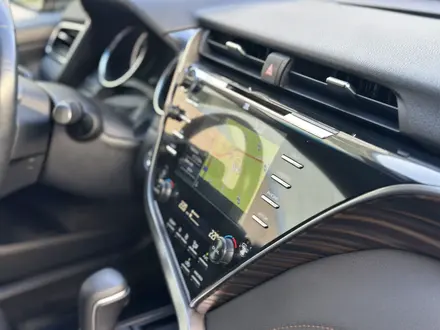 Toyota Camry 2018 года за 13 300 000 тг. в Павлодар – фото 15
