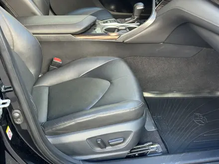 Toyota Camry 2018 года за 13 300 000 тг. в Павлодар – фото 13