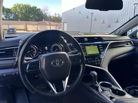 Toyota Camry 2018 года за 13 300 000 тг. в Павлодар – фото 25