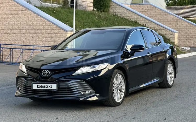 Toyota Camry 2018 года за 13 300 000 тг. в Павлодар