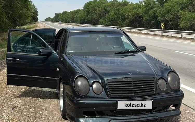 Mercedes-Benz E 320 1996 года за 1 800 000 тг. в Алматы