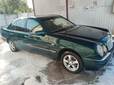 Mercedes-Benz E 230 1997 года за 2 800 000 тг. в Караганда – фото 7