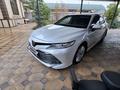 Toyota Camry 2021 года за 18 500 000 тг. в Шымкент – фото 3