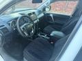 Toyota Land Cruiser Prado 2013 года за 15 500 000 тг. в Актобе – фото 9