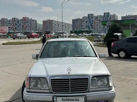 Mercedes-Benz E 320 1993 года за 2 500 000 тг. в Алматы – фото 2