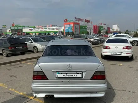 Mercedes-Benz E 320 1993 года за 2 500 000 тг. в Алматы – фото 4