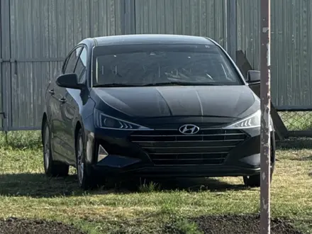 Hyundai Elantra 2019 года за 4 000 000 тг. в Уральск