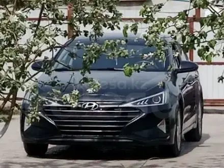 Hyundai Elantra 2019 года за 4 000 000 тг. в Уральск – фото 2