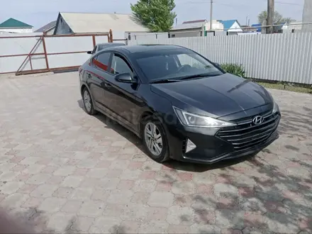 Hyundai Elantra 2019 года за 4 000 000 тг. в Уральск – фото 4