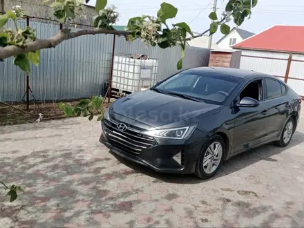 Hyundai Elantra 2019 года за 4 000 000 тг. в Уральск – фото 3