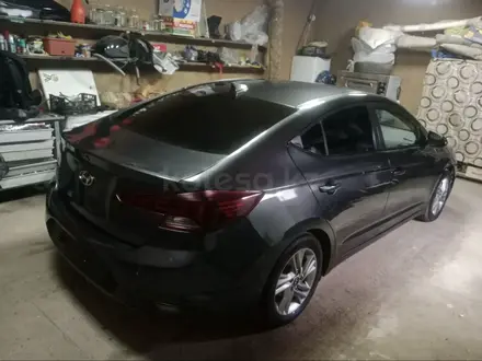 Hyundai Elantra 2019 года за 4 000 000 тг. в Уральск – фото 6