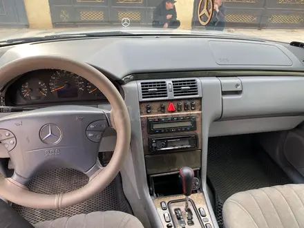 Mercedes-Benz E 320 2002 года за 5 000 000 тг. в Жанаозен – фото 7