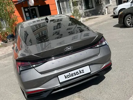 Hyundai Elantra 2022 года за 8 500 000 тг. в Атырау – фото 3