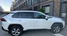 Toyota RAV4 2020 годаүшін13 300 000 тг. в Атырау – фото 3