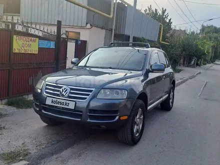 Volkswagen Touareg 2005 года за 4 500 000 тг. в Алматы – фото 2