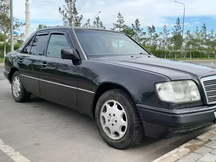 Mercedes-Benz E 200 1995 года за 2 500 000 тг. в Астана – фото 2