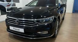 Volkswagen Passat 2022 года за 16 390 000 тг. в Астана