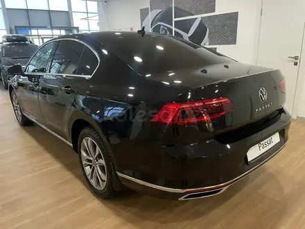 Volkswagen Passat 2022 года за 16 390 000 тг. в Астана – фото 3