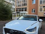 Hyundai Sonata 2023 года за 11 500 000 тг. в Кокшетау – фото 2