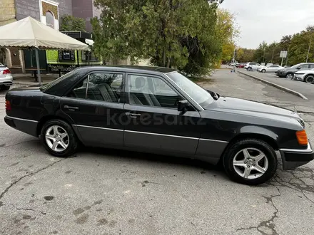 Mercedes-Benz E 200 1992 года за 2 600 000 тг. в Шымкент – фото 4