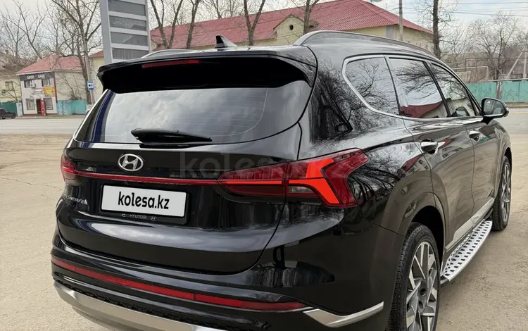 Hyundai Santa Fe 2022 года за 17 500 000 тг. в Уральск