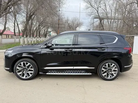 Hyundai Santa Fe 2022 года за 17 500 000 тг. в Уральск – фото 3