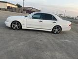Mercedes-Benz E 320 1998 года за 2 950 000 тг. в Актау – фото 3