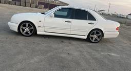 Mercedes-Benz E 320 1998 года за 2 950 000 тг. в Актау – фото 3